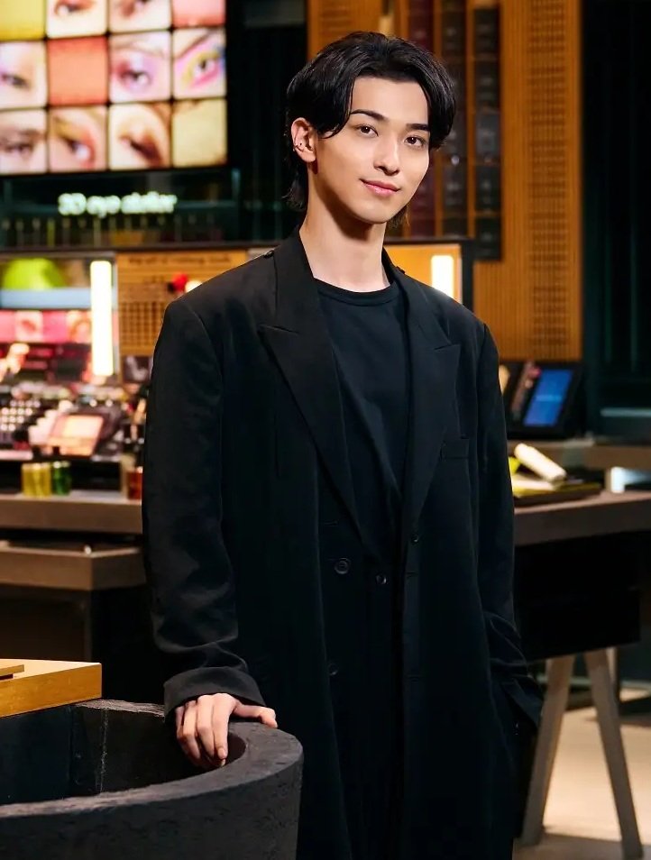 出所：日本ロレアル株式会社『横浜流星がシュウ ウエムラの世界へ誘う「シュウ トウキョウ メイクアップ ボックス」特別動画を公開！』