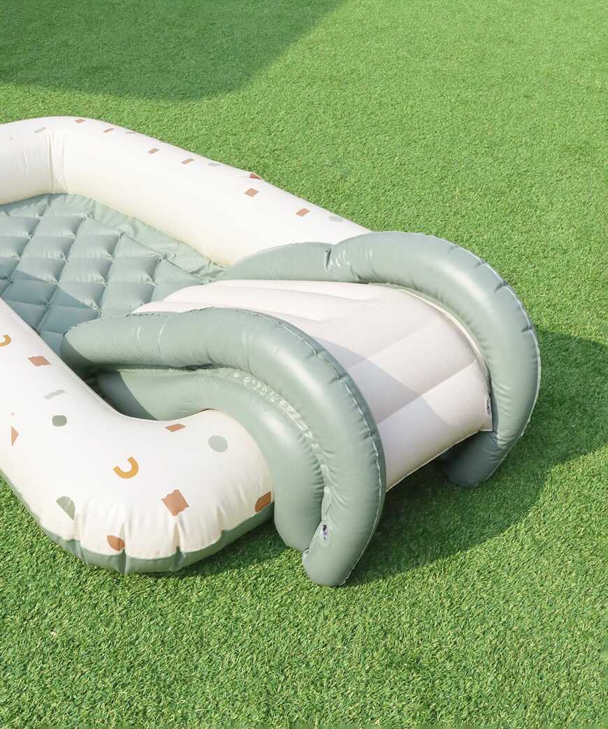 出所：パルグループ公式ファッション通販サイト 3COINS 【WEB限定】すべり台付きプール