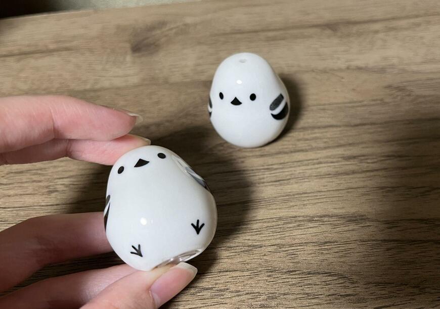 シマエナガの足までしっかりデザインされています/筆者撮影(セリア、調味料入れ ころころシマエナガ)