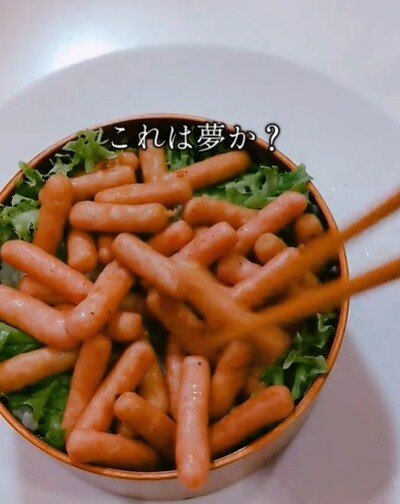 シングルファザーが作る「タコさん弁当」の正体は…高校生息子の「大好物弁当」がド迫力！