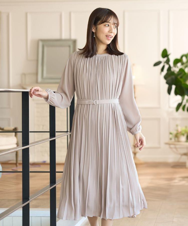 ハニーズ、プリーツ使いワンピース（グレージュ）着用例の画像