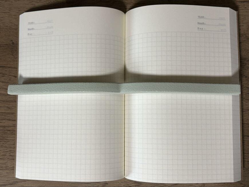 セリア、B6フリーノート 336ページ 5mm方眼罫の画像