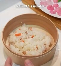 【春弁当】お弁当を開けると桜満開！ベテラン主婦が夫に作る絶品「桜のちらし寿司弁当」が話題