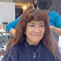 強めパーマのマダムがイメチェン！「10歳若返ってる」「綺麗」など反響続出