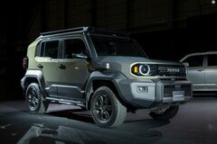 【東京オートサロン2026】「丸目が好み」トヨタ「ランドクルーザー“FJ”」のカスタマイズ仕様が話題！「これは売れるな」