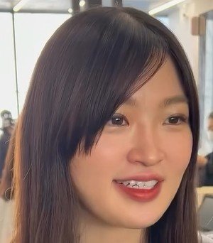 「色気が欲しい、でも可愛くしたい！」女性→レイヤーカットで軽やか「鎖骨セミロング」にスタイルチェンジ