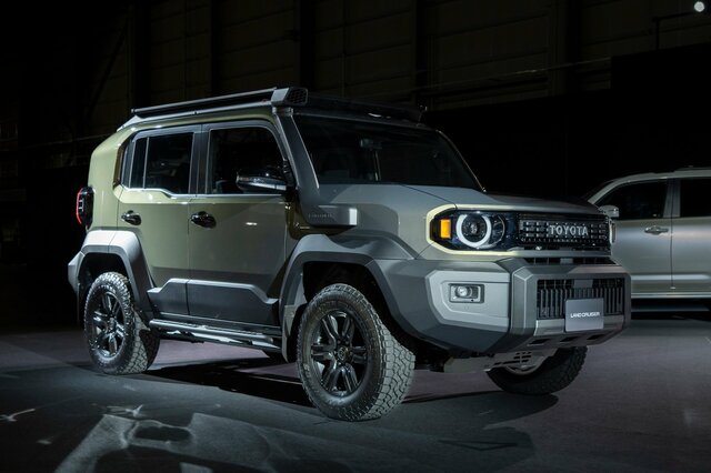 【東京オートサロン2026】「丸目が好み」トヨタ「ランドクルーザー“FJ”」のカスタマイズ仕様が話題！「これは売れるな」