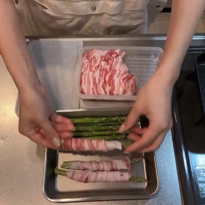 お弁当からはみだしちゃう！大きくて立派なアスパラガスを使った【アスパラ肉巻き弁当】お腹も心も満足しそうな愛妻弁当に注目