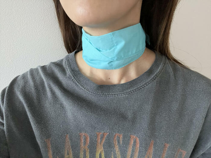 後ろで結んだネッククーラー