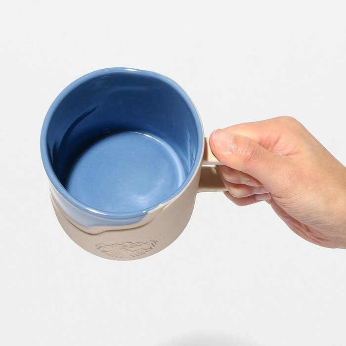 海を思わせるブルーのツートーンカラ