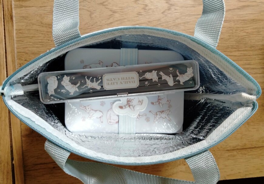 筆者撮影（キャンドゥ、キャットライフ　保冷保温ランチバッグ・キャットライフ　シールランチ　550ml・キャットライフ　ランチベルト・キャットライフ　コンビセット）