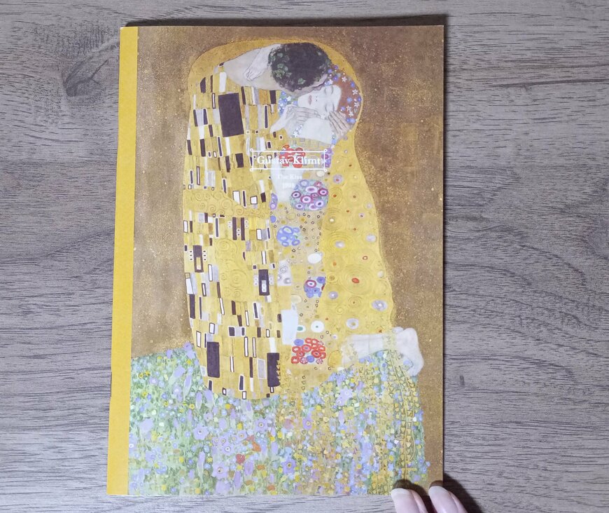 筆者撮影（ダイソー、 A5方眼ノート 接吻 56P）