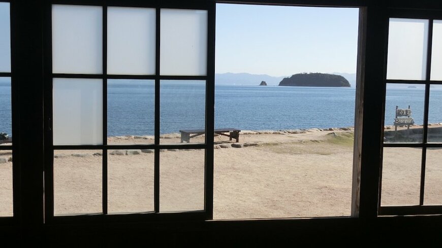 「二十四の瞳 映画村」教室から見る瀬戸内海