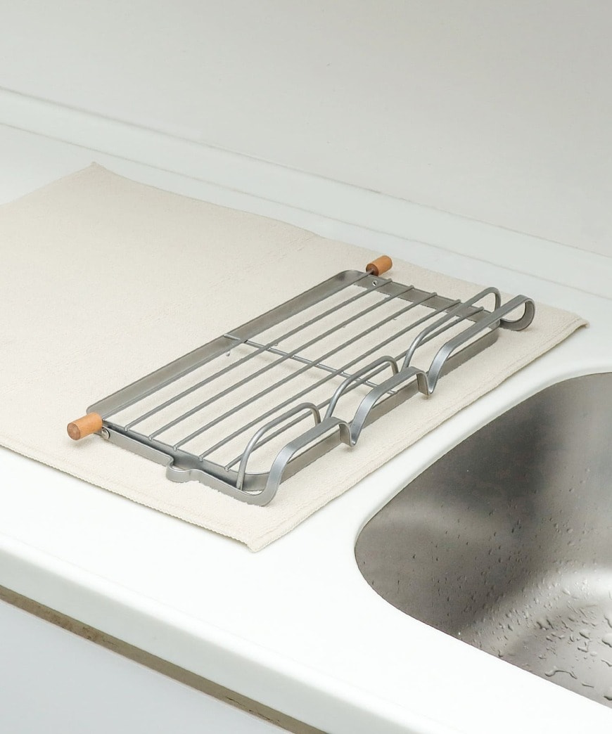 出所：3COINS公式　折りたたみボトルホルダー／KITINTO