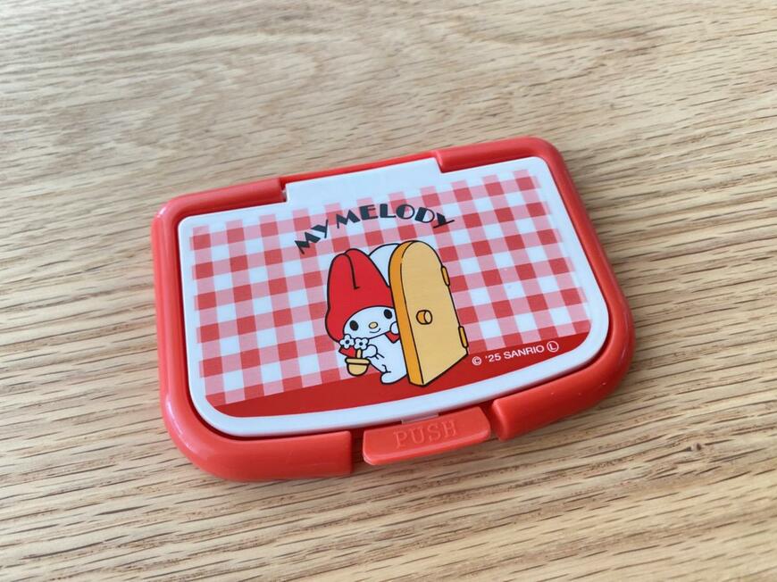 マイメロディ50周年記念「ワンプッシュウェットシートのフタ」