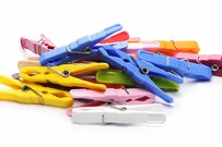 花火大会が中止に…　洗濯バサミで再現した花火大会に「天才か」「思わず拡大した」