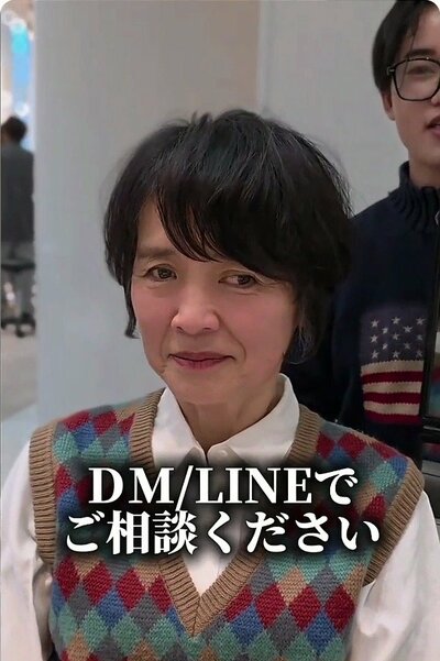 前髪に奥行きがあり、トップにふんわり高さのあるショート