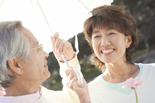 【75歳以上の夫婦世帯】ふたり暮らしの生活費は月いくら？《年金・貯蓄・医療費負担》の平均をチェック！