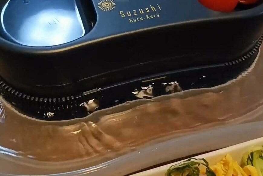 流しそうめん機に流れてきた予想外のものとは…リアルすぎる見た目に「一瞬本物かと思った」の声が続々