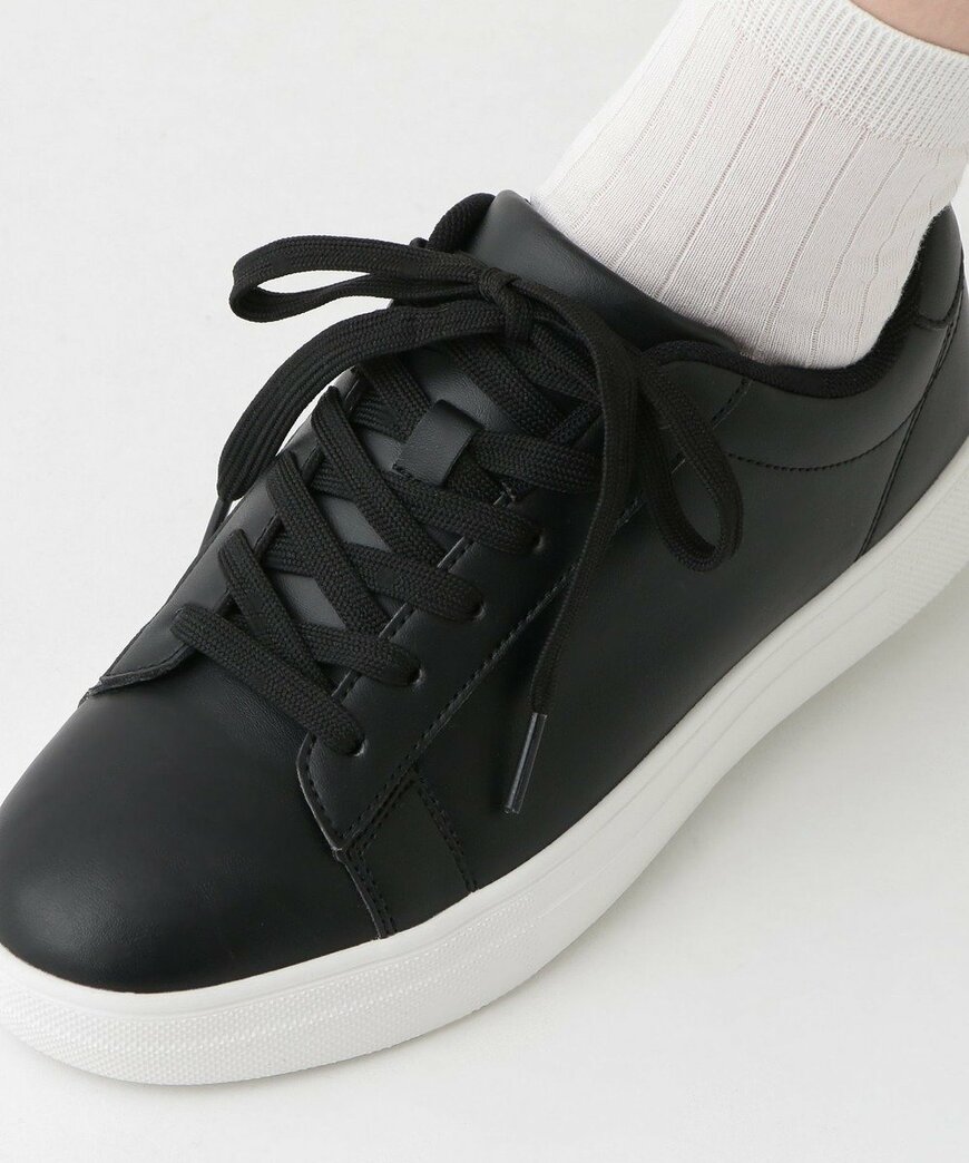 出所：アフタヌーンティー公式　防水スニーカー