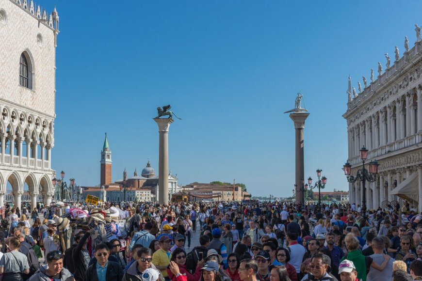 Aron M/shutterstock.com