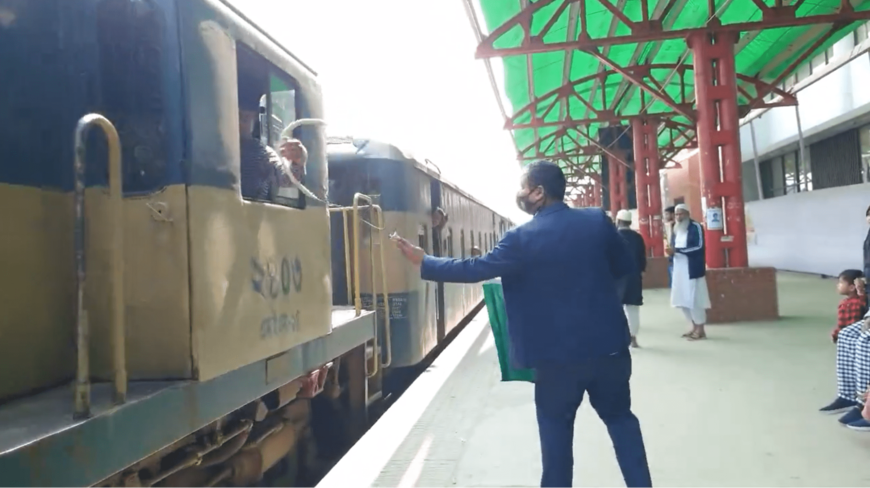 バングラデシュで撮影された列車