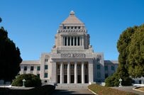 《障害・遺族》年金生活者支援給付金「年金等の非課税収入を除いた前年所得に注目」2026年度プラス3.2%増額の給付額！
