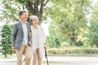 厚生年金、「平均年収400万円×38年間」働いたら将来の年金額はいくらぐらいもらえる？年金から引かれる税金や保険料の種類も解説