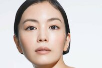 矢野未希子 アトリエのよう…美しい自宅リビングで愛猫たちと戯れる休日の様子を投稿「余白が素敵」「美しいです」と称賛の声
