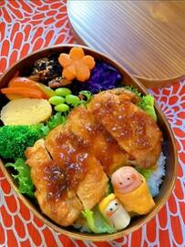 男子高校生の【チキンソテー弁当】メインではない「ソーセージのおかず」調理風景に爆笑必至！？