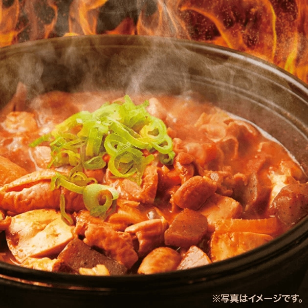 辛さがクセになる「炎のもつ煮」