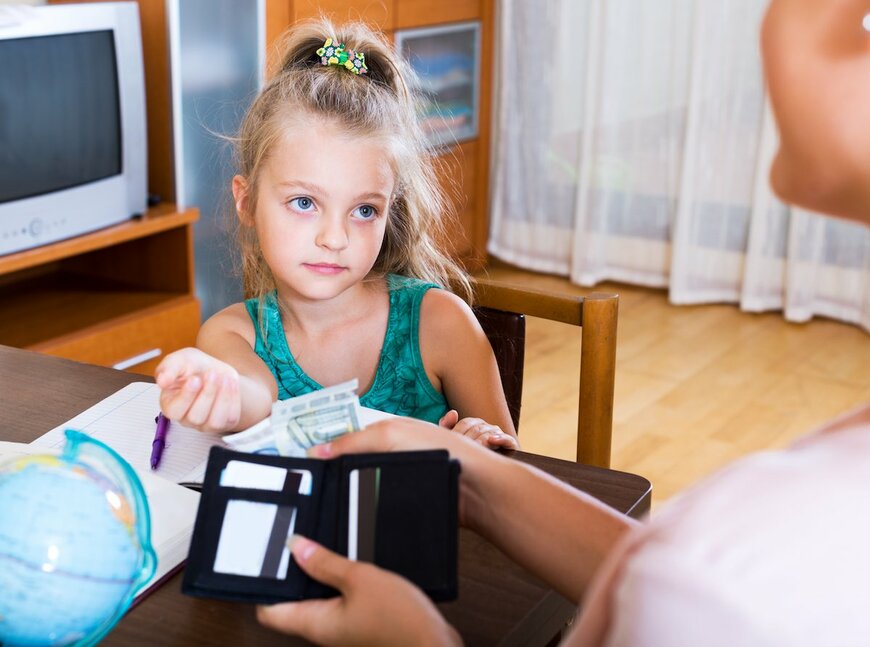 子どものお小遣いはどうすべき？年代別「平均額」と「渡し方」を合わせて学ぼう