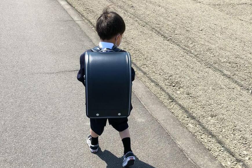 【2020年→2026年】で激変した小学生男子に16万いいね　「涙腺が崩壊」「知らない子の背中を見て泣く日が来るとは…」