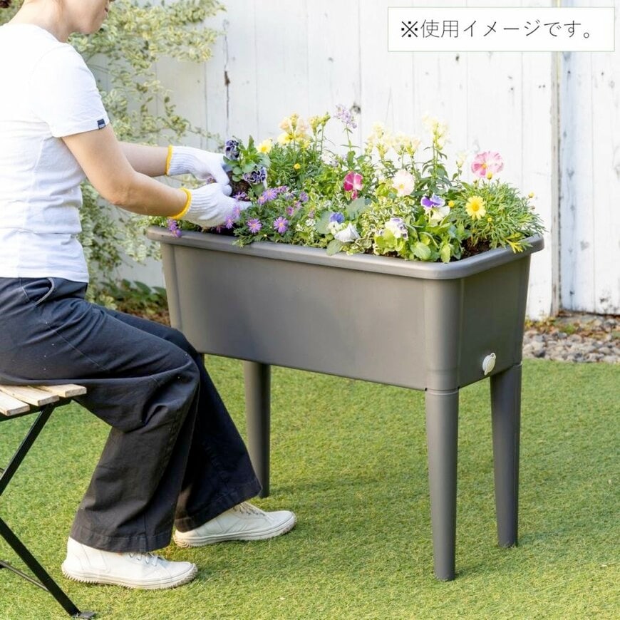 出所：コメリ公式　Breezy Green 脚付きプランター760型　グレー