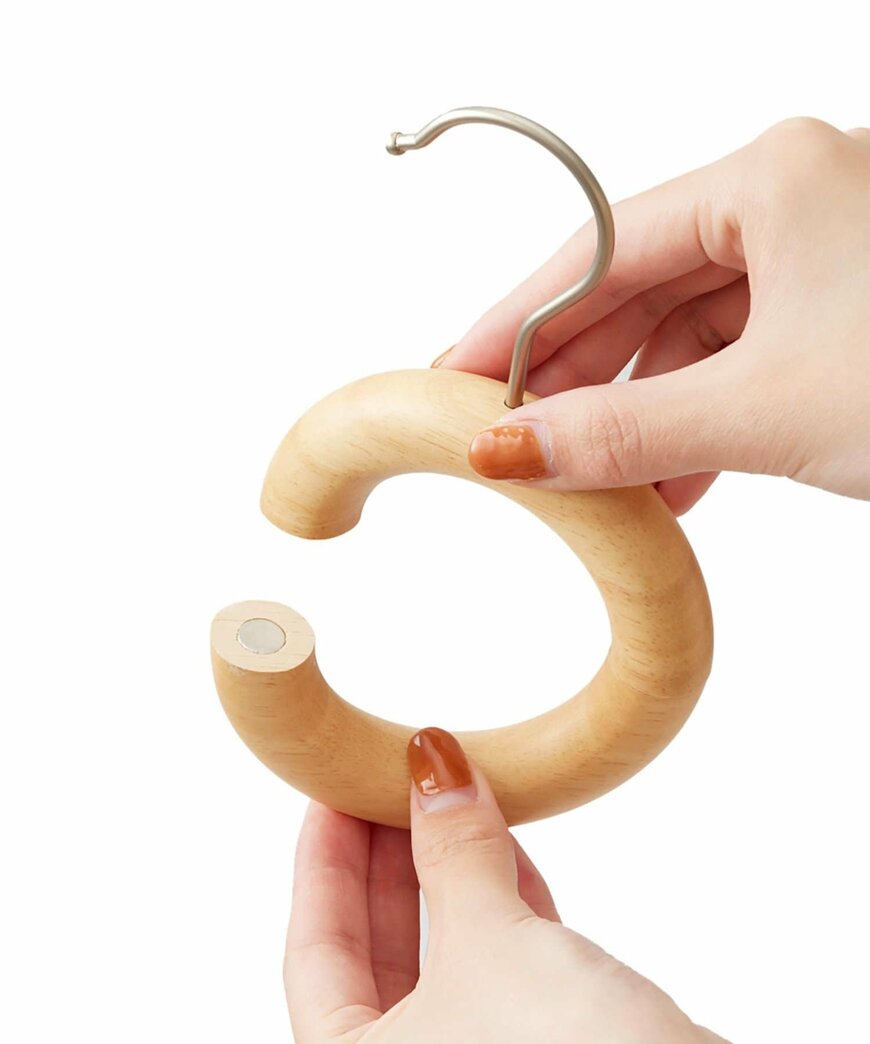 3COINS公式　WEB限定木製リングハンガー2個セット