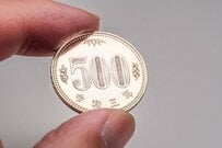 年金生活者支援給付金、ひとりいくらもらえる？「老齢年金生活者支援給付金」の給付基準額は「月額5450円」で前年比＋2.7％増額