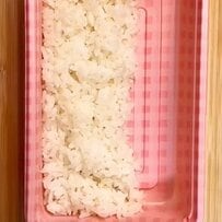 【懐かしのファミコンカセット弁当】リアルでハイクオリティな見た目が凄すぎる！手の込んだデザインのお弁当にコメント続々！