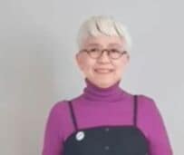 【74歳おばあちゃん】しまむらの「合皮スカート」着回し術が凄いと話題！高見えするアイディアに反響続々「斬新カラーコーデが素敵！」