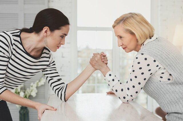 「帰省ブルーになるママ」VS「孫の世話に疲れる祖父母」両者の本音とは？