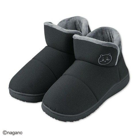 「ちいかわ」モデルは、コーディネートを引き締めてくれるシックなブラック