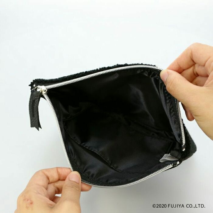 サイズは「約H19×W26cm」と、ポーチとしては大きめ