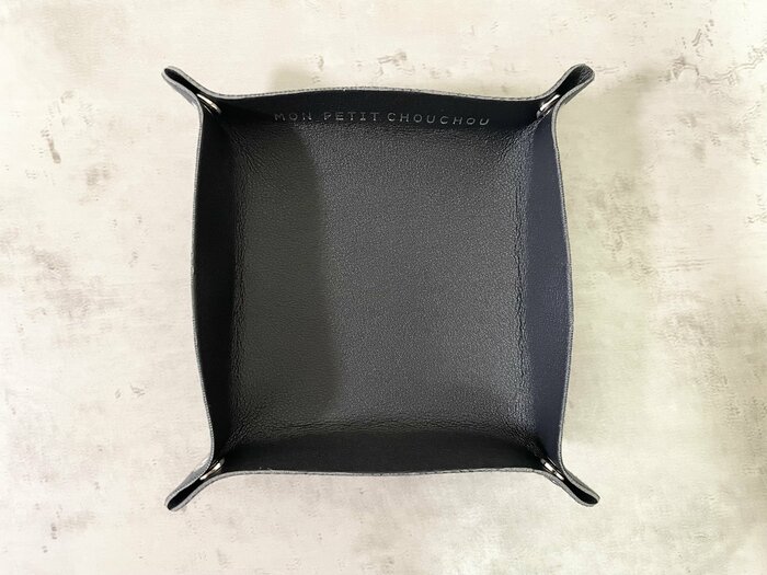 大人の手のひらいっぱいと同じくらいのサイズ感