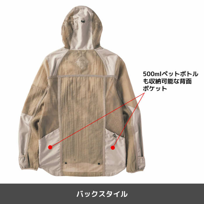 ポケット内にコードホールなども備えた利便性を追求したデザイン