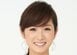 47歳 高島彩 美スタイル際立つ！涼しげなホワイトコーデのオフショットを披露。ボタニカル柄ブラウス×ツイードスカートで上品に。