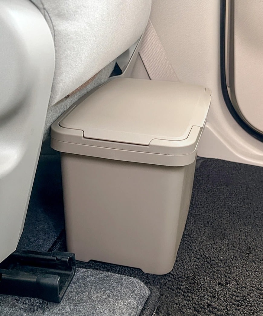 出所：パルグループ公式ファッション通販サイト 3COINS　CARおもり付きゴミ箱