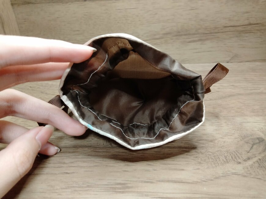 筆者撮影（セリア、巾着 サテン フラッフィーテディ）