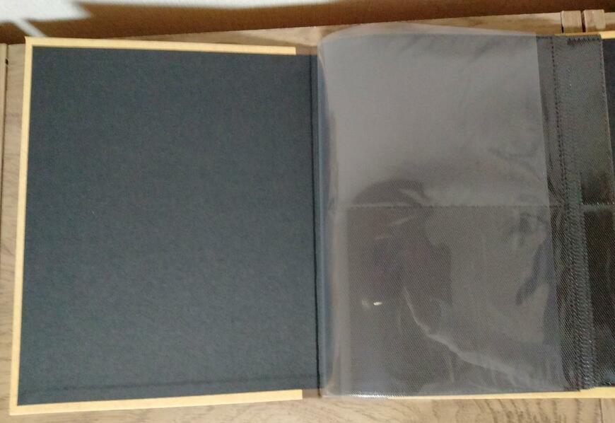 筆者撮影（セリア、ポストカードファイル2段 96ポケット クラシック柄）