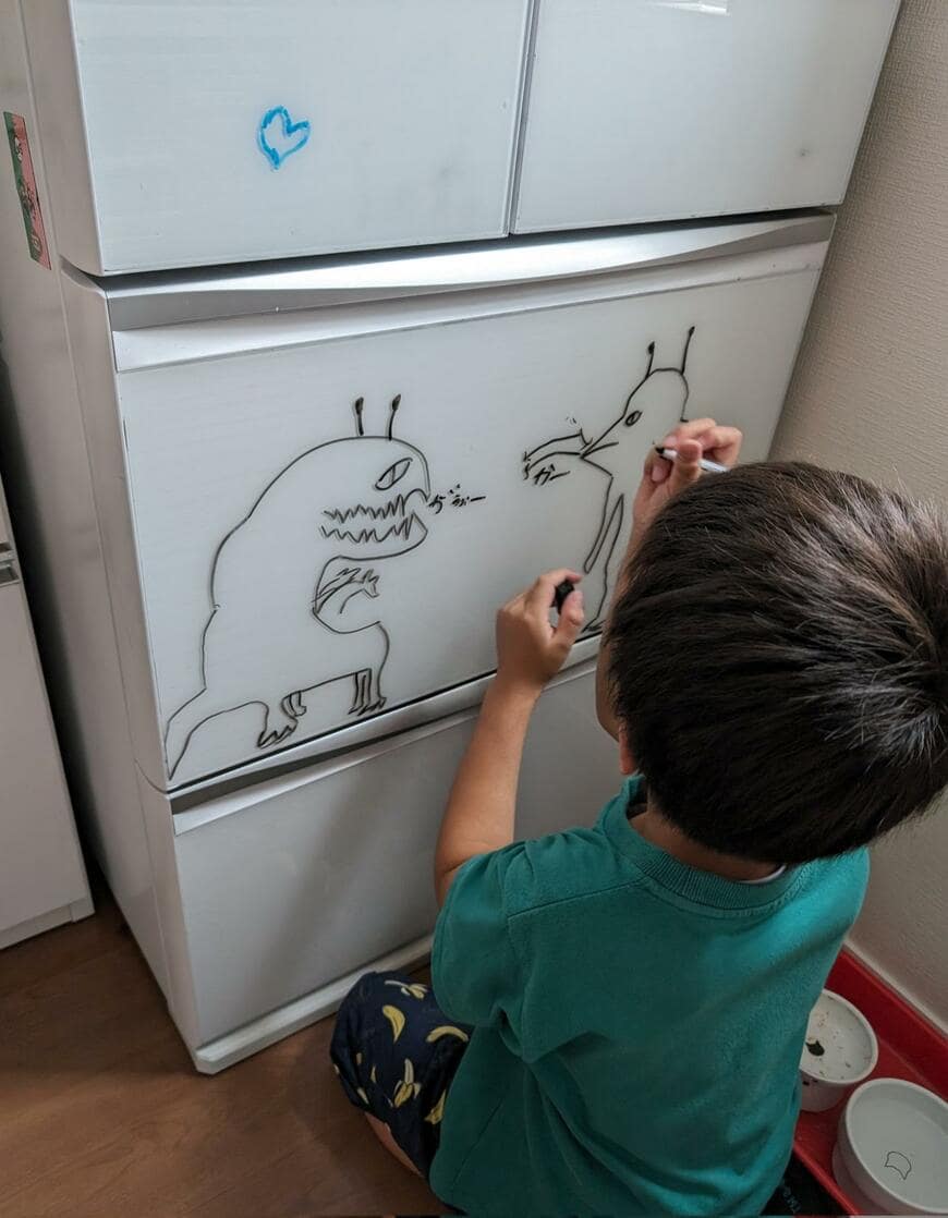 小学生の息子が冷蔵庫に描いた絵