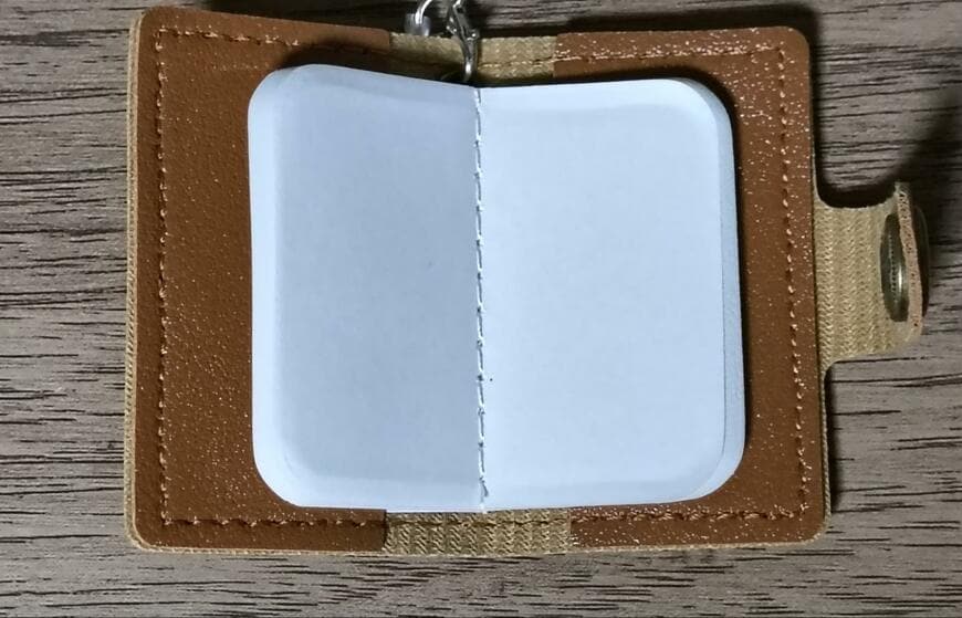 セリア、ミニメモ帳ノート風ストラップ付筆者撮影写真