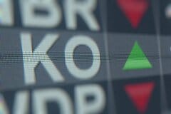 【コカ・コーラ（KO）】100万投資していたら…？配当額と円安メリットを試算